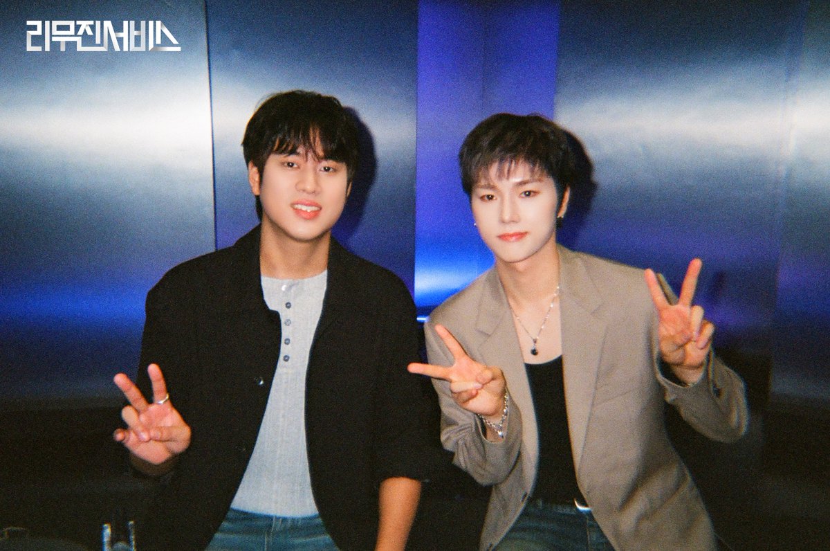 mujin_plz's tweet photo. 리무진서비스 226회 비하인드 필름 도착💌
흩날리는 바람에🍃 눈부신 햇살에☀️
자꾸자꾸 떠오르는 두 사람💜
이 듀엣을 향한 사랑을
멈출 수 없네요오오오!!!

@XH_official

#정수 #Jungsu #엑스디너리히어로즈 #XdinaryHeroes 
#이무진 #LEEMUJIN #리무진서비스 #LMJSV https://t.co/k0eeIzanMa