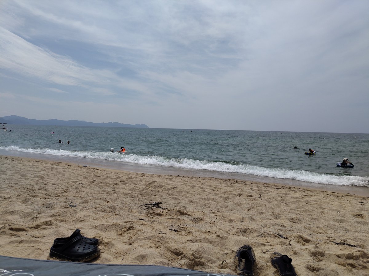 charibura's tweet photo. 猛暑日からの避難第二弾！
噛みつきイルカも居なくなったので水晶浜海水浴場に来ました。
前回の高浜寄り更に原発に近いのはタマタマ^^;
#水晶浜海水浴場 https://t.co/l8uIG0Vpn9