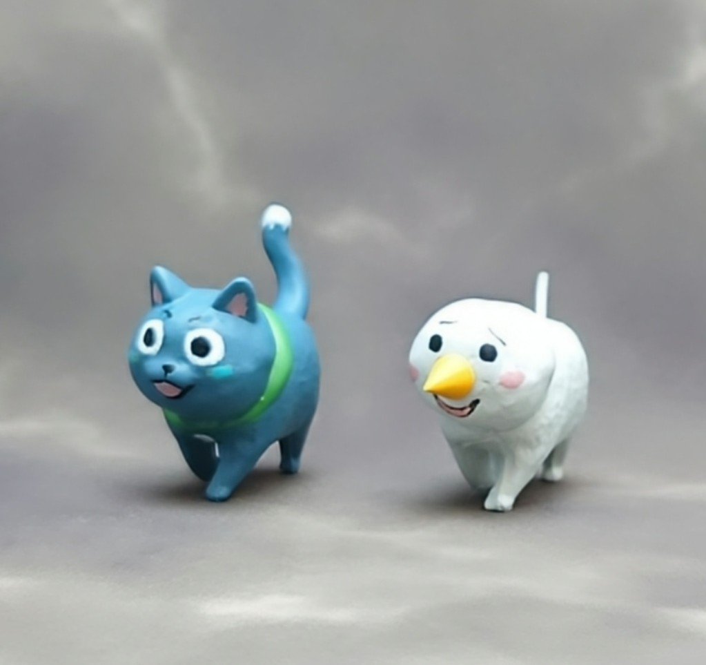 WANPOWANWAN's tweet photo. ハッピーとプルーだよ。
プルーの鼻はザク用のトゲ。
尻尾はプラ棒炙って曲げたよ。
ハッピーの風呂敷はパテで作ったよ。
ヤスリがけに時間かかったよ。 https://t.co/psHuENEcUm