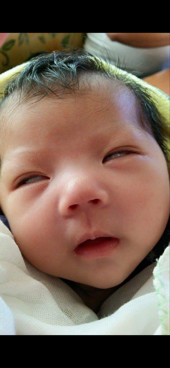 mamu_tskf8603's tweet photo. @dekiruengineer 可愛い♡眠いとやばいですよね🤣うちの子も小さい時めっちゃ変顔してたなその時の画像未だに飾ってある😀もう12年も前ですが https://t.co/hif1DSQJ36
