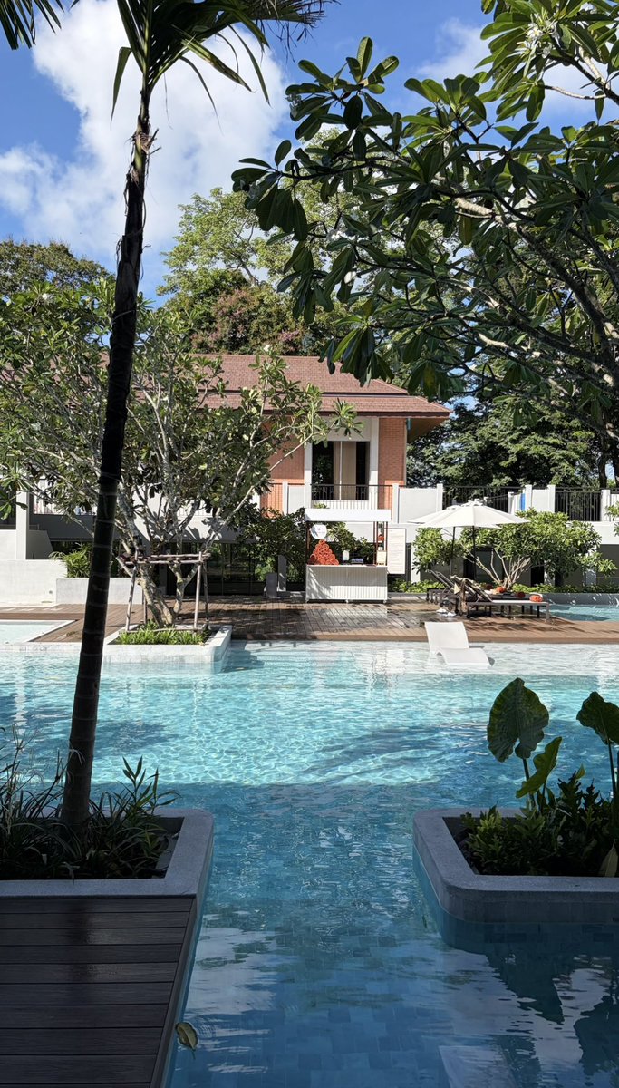 OUAUDAYOFF's tweet photo. Kahavadi เชียงราย ชอบมากที่พื้นที่กว้าง สวนเขียว โรงแรมอยู่ริมแม่น้ำ อาหารเช้าครบๆ บริการดีด้วย แถ���เปิดราคามาดีมากๆ ใครมีแพลนมาเชียงราย แนะนำเลยค้าบ เปิดใหม่ นอนสบายมากๆ ห้อง pool access สวย ลงสระได้เลย มี daybed ให้นั่งชิลหลังห้อง สุดชิลงับ 🤍✨ https://t.co/0gpwttuL4h
