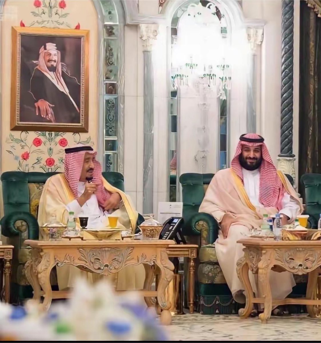 لور tweet media