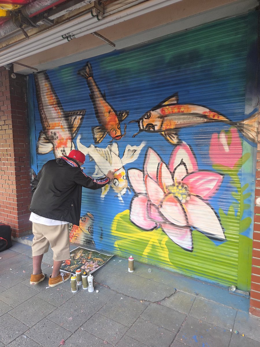 sarahblyth's tweet photo. Another night of painting Chinatown by the DTES Artist Collective 🎨  great to see tbe overwhelming community support. Thanks to Freddy and the @VanPoliceFnd and Trey, Smokey and Jesse for building bridges even when times are hard. Its a beautiful thing. @oddfellowsent https://t.co/626Y0H6Ir7