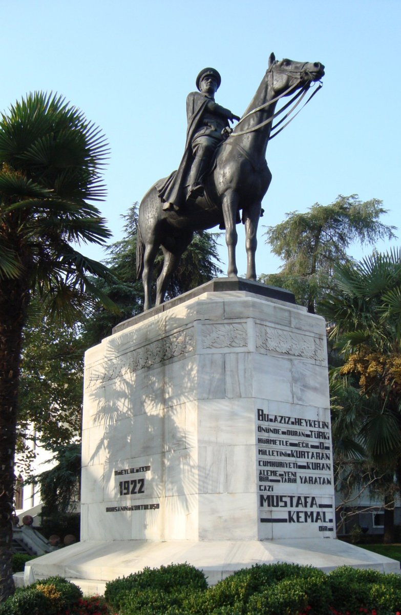 kemaloplatonist's tweet photo. "Bu aziz heykelin önünde duran Türk, hürmetle eğil. O; milletini kurtaran, cumhuriyeti kuran, aleme yeni bir tarih yaratan Gazi Mustafa Kemal'dir." https://t.co/2lzX2Km4Db
