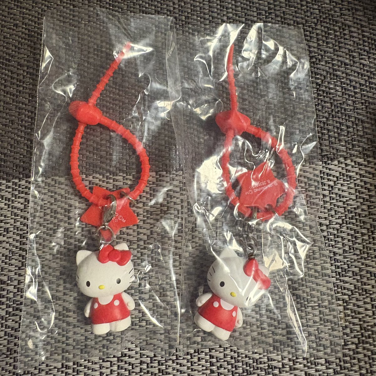 west_loveshige's tweet photo. サンリオ
ななほしカラフルマルチチャーム

【譲】キティ×2

【求】シナモンロール、けろけろけろっぴ

郵送📮希望です！
お気軽にコメントください🙇‍♀️ https://t.co/dxhiSWRud9