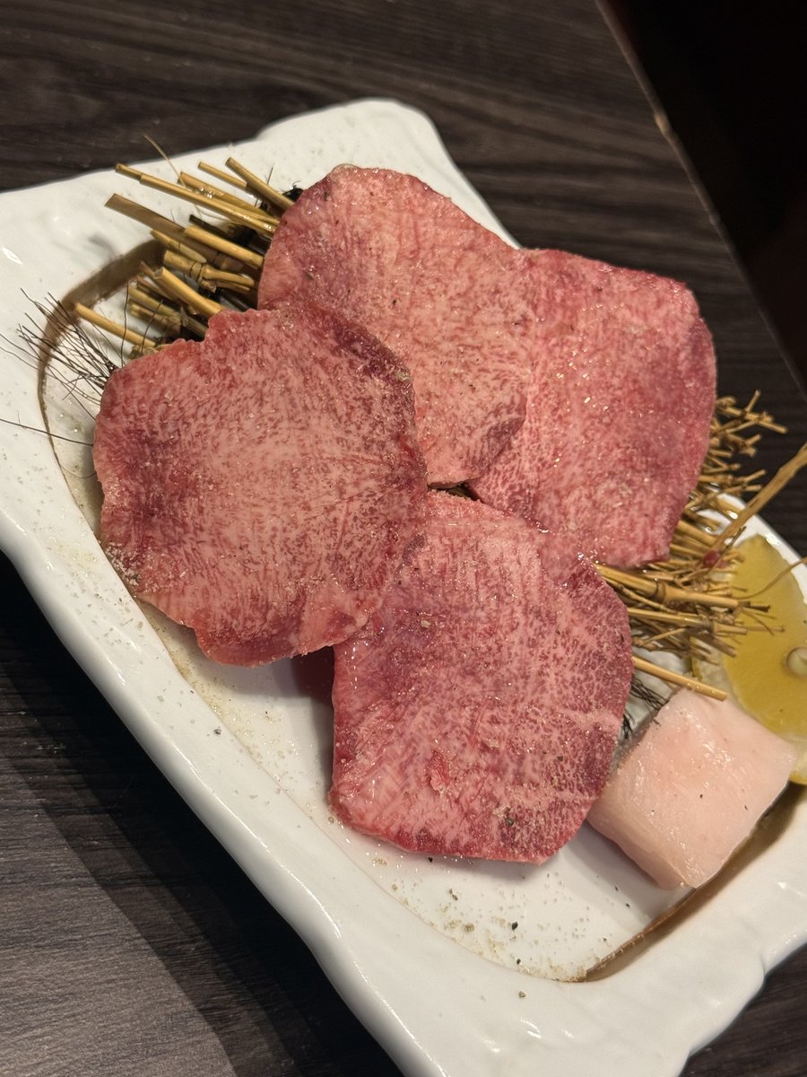 junnuj31's tweet photo. 社長に誘われて肉を焼くなどしております🔥

#えんまる
#守山区 https://t.co/BCT5IIJkCz