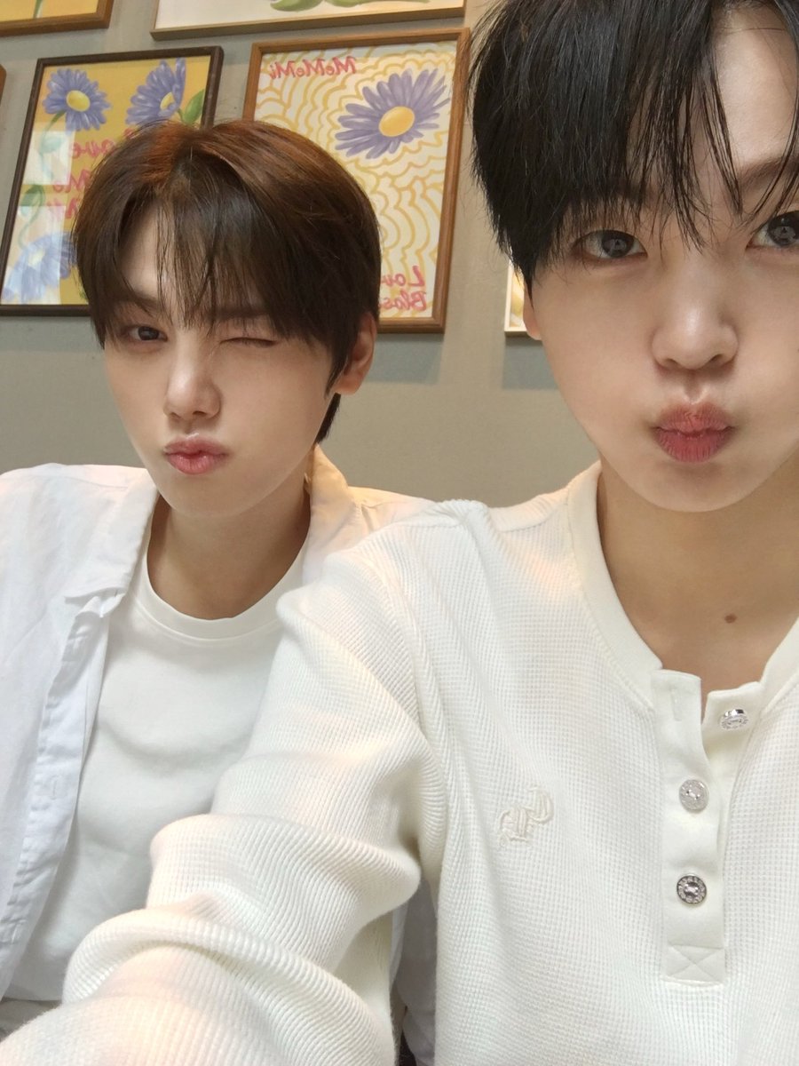 hyeongjunfan's tweet photo. PUPPYZ OMGGGG https://t.co/fEYmgebRi0
