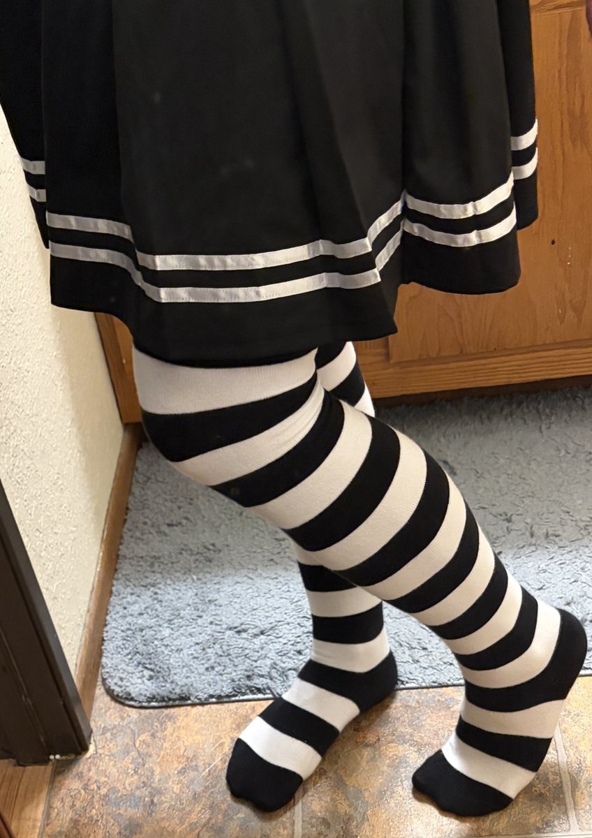SogekiShiroVT's tweet photo. Felt cute~
Triple pose today
#femboy #vtuber https://t.co/DVcyG3Yidm
