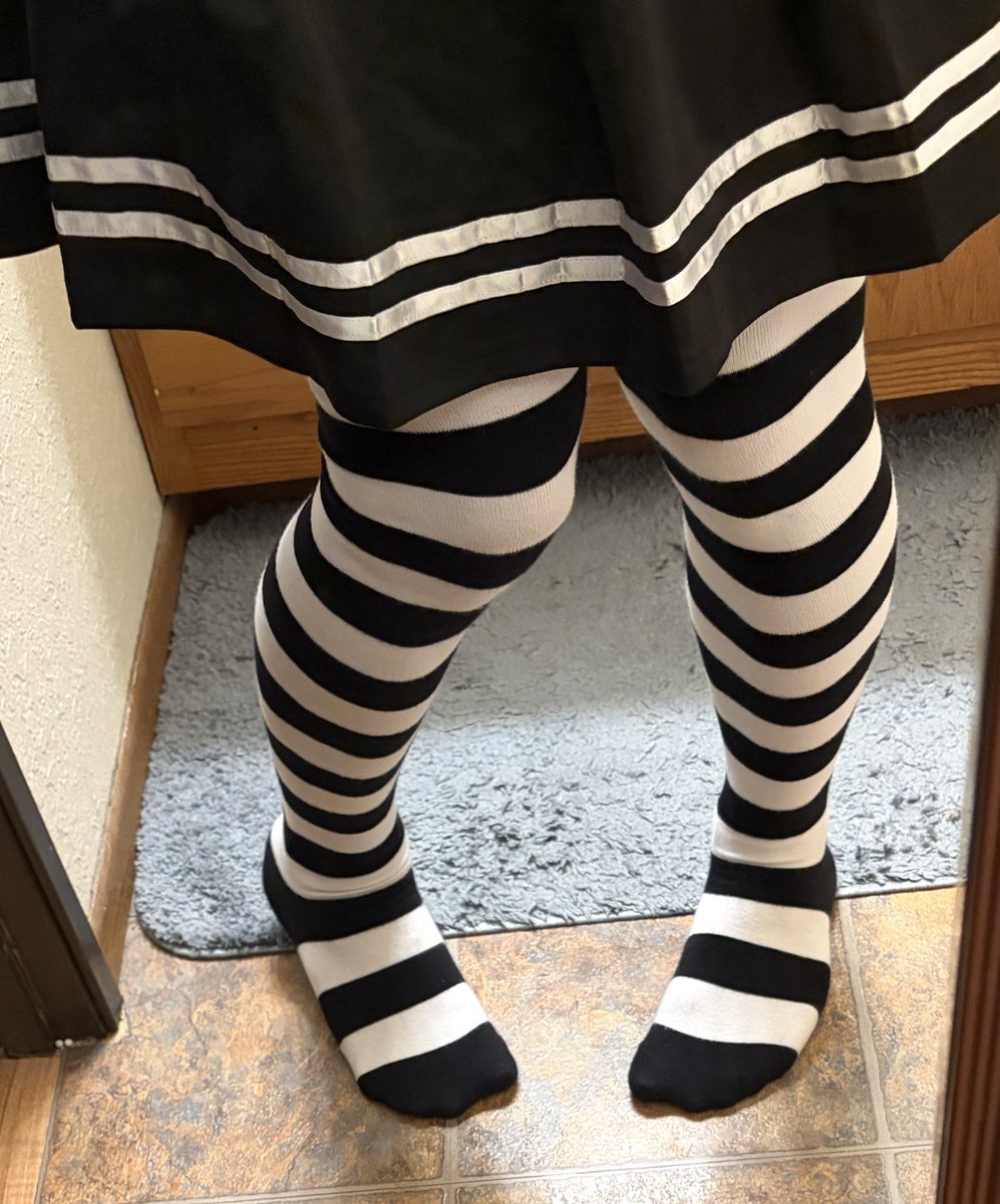 SogekiShiroVT's tweet photo. Felt cute~
Triple pose today
#femboy #vtuber https://t.co/DVcyG3Yidm