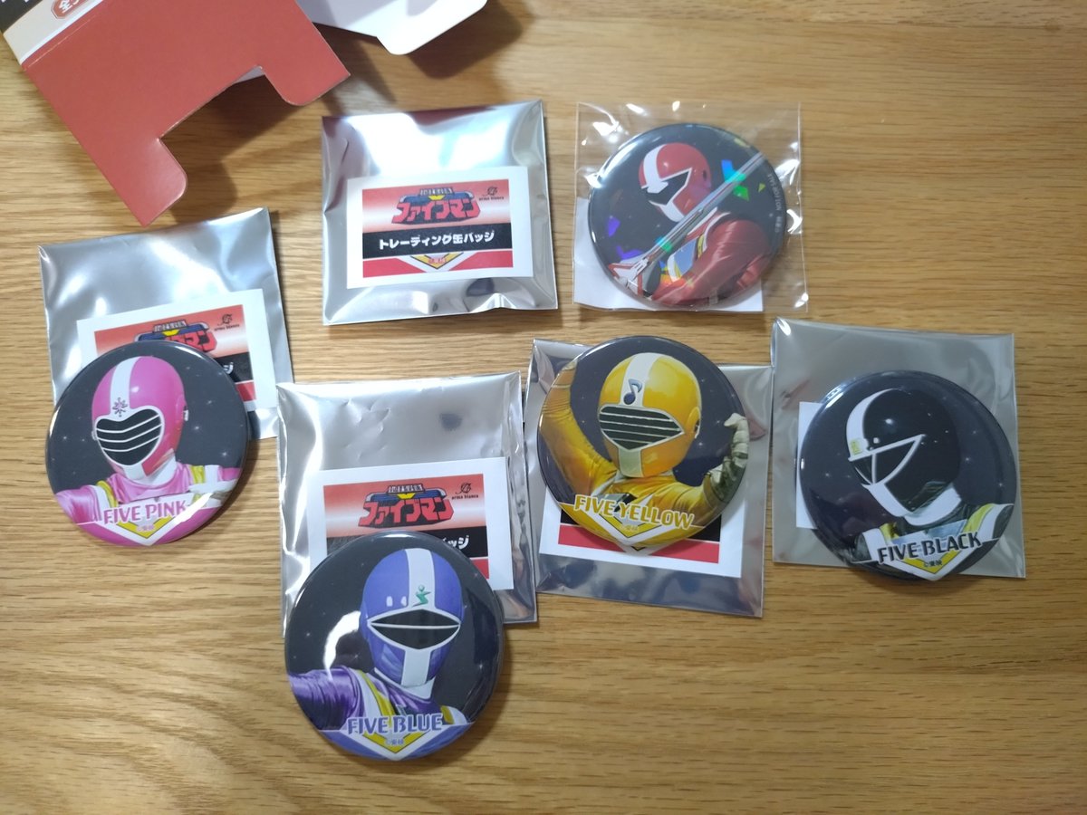 minatoruby's tweet photo. 忘れそうなくらい前に注文した缶バッヂ届いたー自分で作らなくても綺麗な商品が出てくれるのはありがたいよ… https://t.co/U6Q83GnOAG
