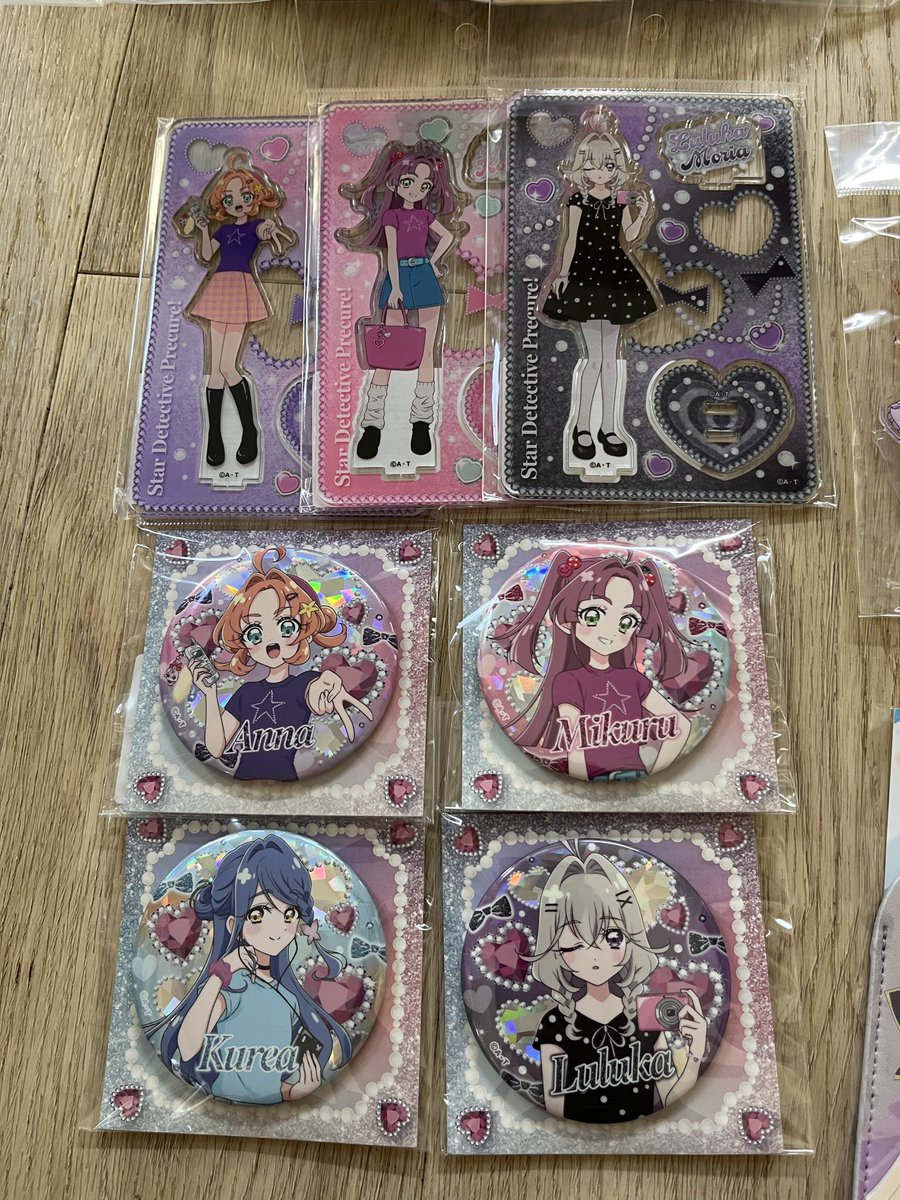 _pompom123's tweet photo. 昨日のプリキュアマルシェ！午後休で行ってくれあさんゲットならず😭
東京限定のバッチキラキラして可愛い😭

オメガホーンの展示見てたら写真撮ってくれた笑
ぼっちだったのに😂 https://t.co/u41C1YJLaN
