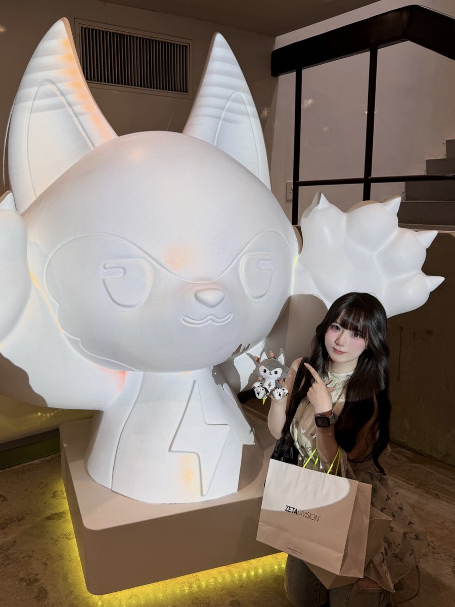 shupoppo_'s tweet photo. #ZETA5TH ANNIV. POP UP⚡️
でかでかゼータくん可愛い🩶 https://t.co/gdoEXtT7Iq