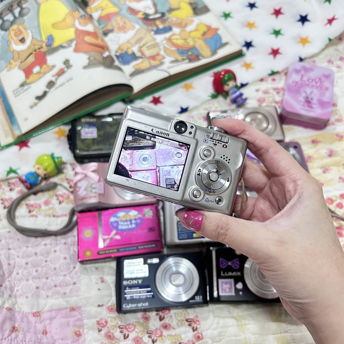 _ggoodgirll_'s tweet photo. Canon Ixus40 รุ่น��ุณขุนพลน้า แฟลชได้ ซูมได้  เต็มระบบ🤩 จึ้งตัวนี้ ใช้ปกติเลย 
ตำหนิ🌈จอย่น+มีรอยขอบจอนิดเดียวไม่ส่งผลกับรูปน้า
สิ่งที่ได้รับ🍒 กล้อง แบต เมม
🐇🌸 2690 รวมส่ง #กล้องดิจิตอลมือสอง  #กล้องดิจิตอลเก่า  #กล้องดิจิตอล https://t.co/sK7ndzLkME