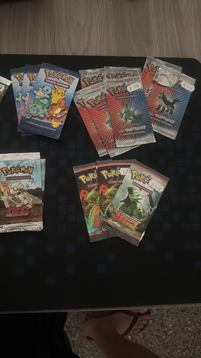 LanzaRomulo's tweet photo. O fenômeno da inflação todos conhecem, mesmo que seja de forma empírica, vejam o que aconteceu com o preço e produto!

O retorno da equipe Rocket: R$ 5.50, 5 cartas

Ex Rubi &amp; Safira: R$ 5.50, 5 cartas 

*Como estão os preços no Brasil hoje?*

[3/3] https://t.co/33IlsJ0x7t
