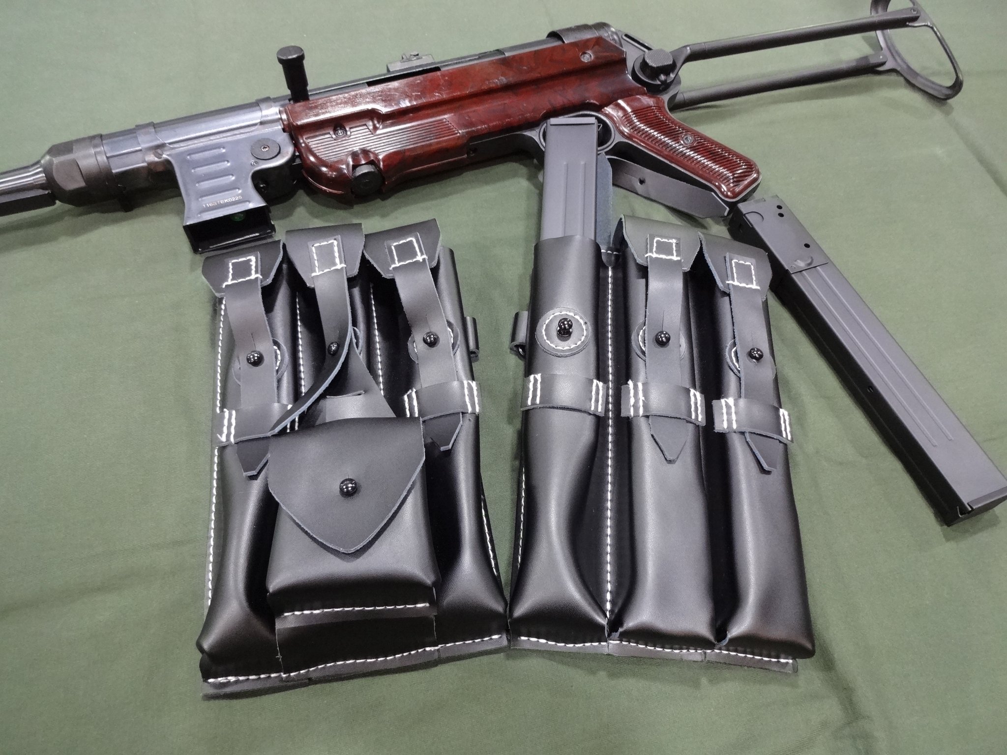 ガンモール大阪 в X: „TNTです WW2 ドイツ軍タイプ MP40 サブ