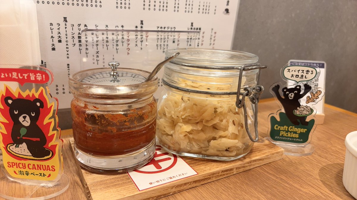 nagoyasukinch's tweet photo. ステーキのあさくま第1期アンバサダーの一員になった金ちゃんがあさくまの魅力をつぶやく【金のあさくまレポ】🤗❣️❣️

【金のあさくまレポvol.3】ʕ•ﻌ•ʔ🥩は...

カレーのあさくま栄スカイル店初訪問‼️‼️✨

あさくまが手がける欧風カレー専門店🍛
長時間煮込んだ牛すじの濃厚なルーを味わえるとのことでたのしみすぎる💓

栄スカイル9階エスカレーター上がってすぐにあるよ！
栄駅から地下直結でそのまま行けるのがめっちゃうれしい☺️

あたいは牛すじカレーをテイクアウト🍛
待ってる間にきゃんぱい！！🍺（笑）

『ステーキのあさくま』の店内は
レトロでおしゃれな空間だけど、
『カレーのあさくま』は可愛い空間💓

テーブルの上には味変や箸休めにぴったりの激辛ペーストとジンジャーピクルスがおいてあるよ！

そんでさ、メニューを見たらさ...

あの超絶大人気のあさくまコーンスープがメニューにあるではないかあああ‼️‼️✨

気分爆上がりすぎる！！！！

店内で食べるときぜったい注文しちゃうやつ‼️

お水の代わりに卓上にはフルーツティーが！！爽やか✨

帰宅して
常備しているあさくまコーンスープとともにいただきます🥰

カレーはとろみのある昔ながらの欧風スタイル

煮込んである牛すじは口の中でホロホロ崩れる柔らかさ、旨みたっぷり

私はこの牛すじをつまみにビールを呑む、至高

カレーの味は中辛ぐらいに感じたよ！

めちゃくちゃおいしくて大満足🥹
みんなも食べに行ってみてね💕

私も次は店舗でいただくよおー！！🍛✨

#カレーのあさくま