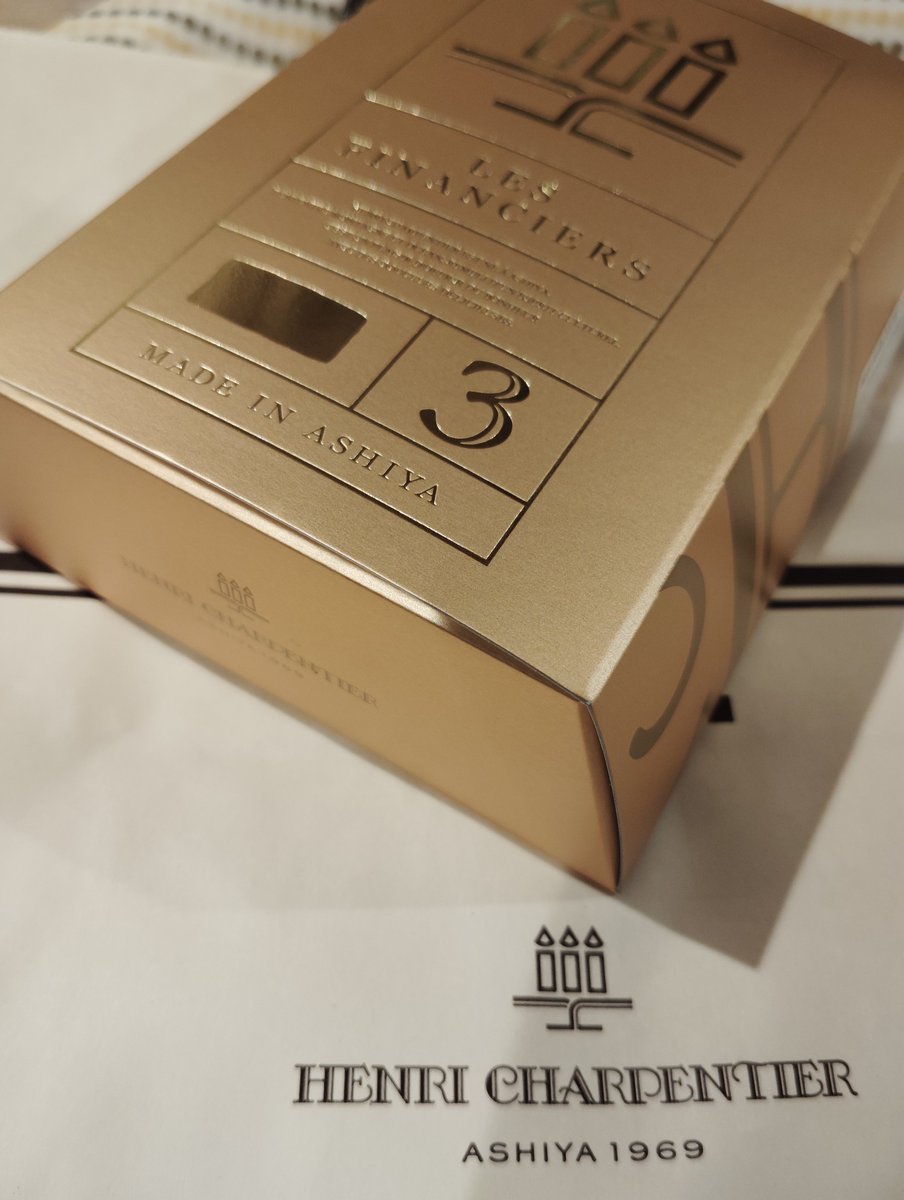 onaderm's tweet photo. 妻氏が職場の人から大阪土産としてゲットしてきた何かがうまそう。大阪感は皆無ではある。 https://t.co/57NF1tcykZ
