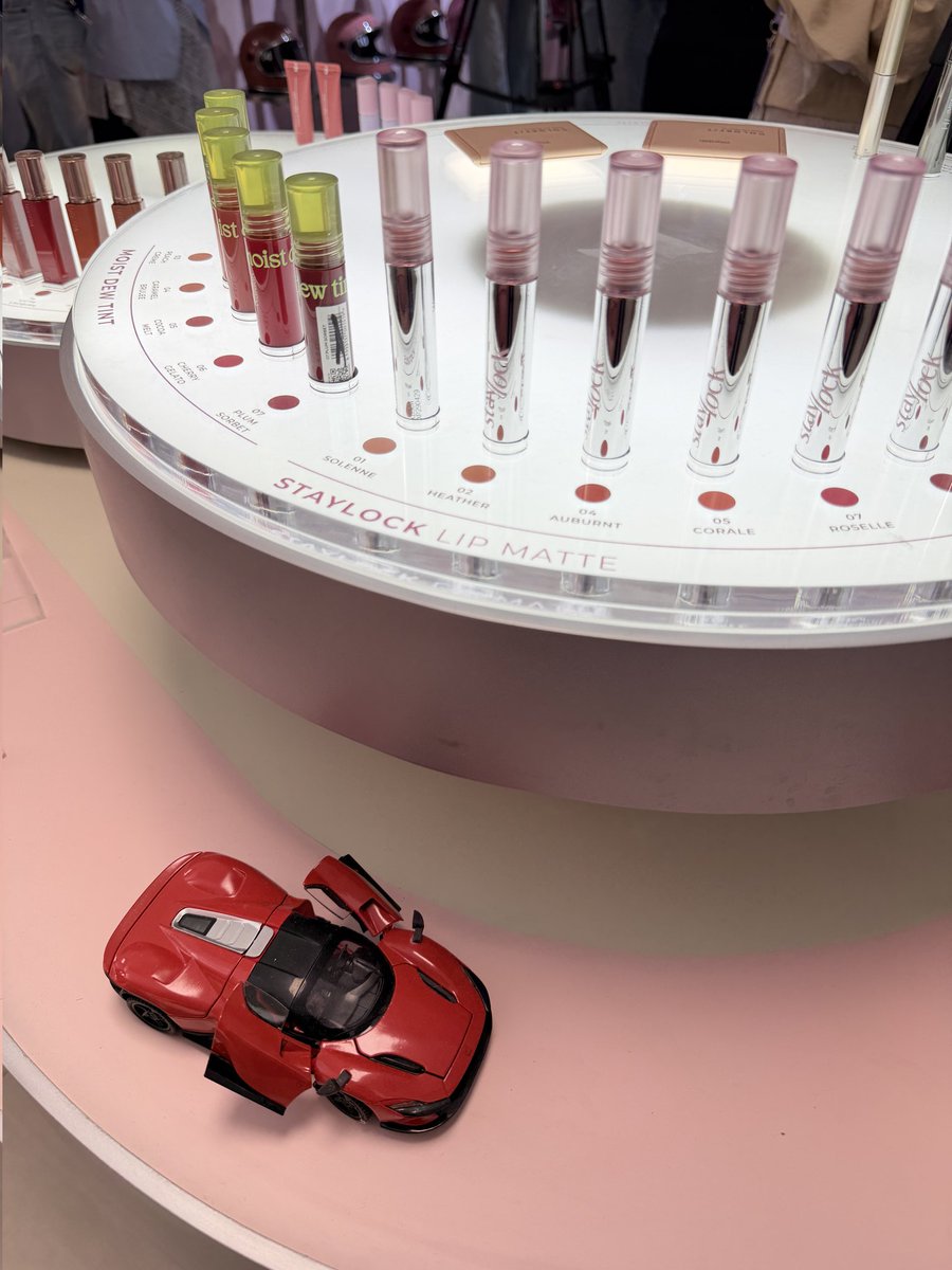 ThelastThree00's tweet photo. kita semua tau lah ya kalau brand ini tuh green flag bgt, tapi makin amaze setelah tau kalau Wardah Color Circuit ini juga mikirin banget sisi susustainability dan safety nya  #BeautyPitStopWardah https://t.co/k0SXlzb9iu
