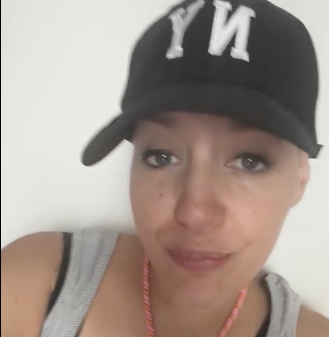 HoraJaen's tweet photo. 📣 SOCIEDAD  | Una madre de Martos, con cáncer de mama en fase 4, pide ayuda a través de las redes: "Quiero seguir viendo crecer a mi hija".  

Llamamiento desesperado en redes sociales de María buscando un tratamiento para su enfermedad 

https://t.co/TUxLzZEviN https://t.co/jC3aht0kgb