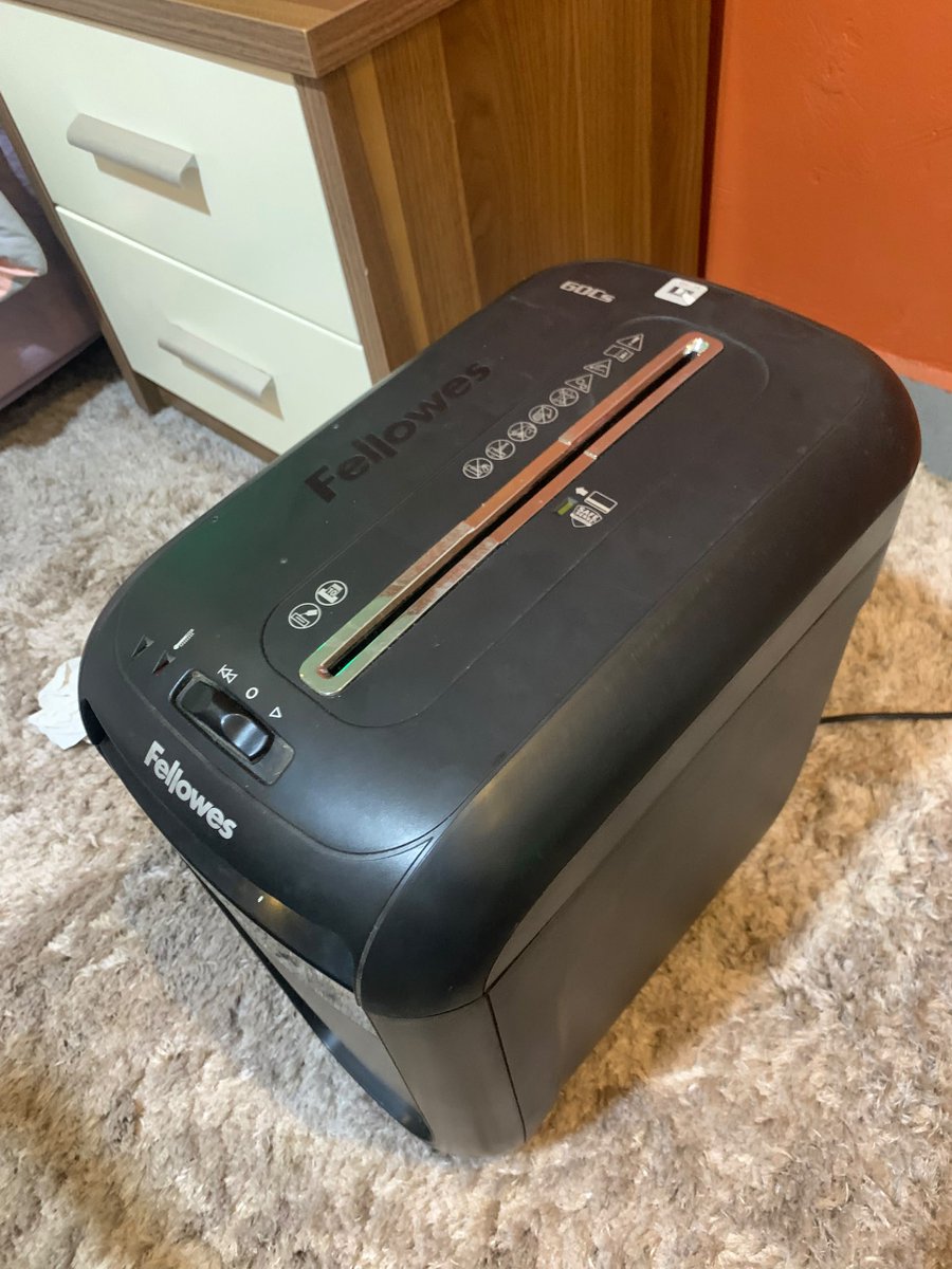 _mioamour's tweet photo. I’m putting theses items up for sale. Name your best price and send me a dm. 

Landline telephone 
Shredder 

Please repost https://t.co/PpBhuVZSw2