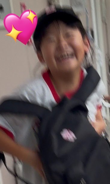 11haru24's tweet photo. ちゃーちゃんにディズニー行くこと内緒にしてたんだけど、「ちゃーちゃんいいなー。明日は休みで明後日はディズニーシーじゃん！」って軽ーくドッキリしたらこれ😂www喜んでくれて何より😌👍皆んな毎日頑張ってるからねー🥲ご褒美だよね😭👍‼️ https://t.co/pJjonkl9fA