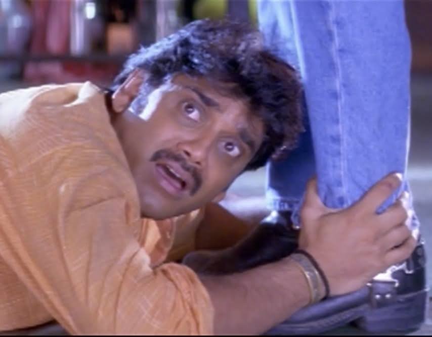 Thiruvictory's tweet photo. @DailyCultureYT Akkarleni valaku stamina lenapudu ala gift adukuni mari yesukuntaru le ..
Mari box-office valla em avudi Begging tho thappa #Lenin 
40cr fake yesukuni kuda vesarante  😂 https://t.co/FrmzZdnMJl