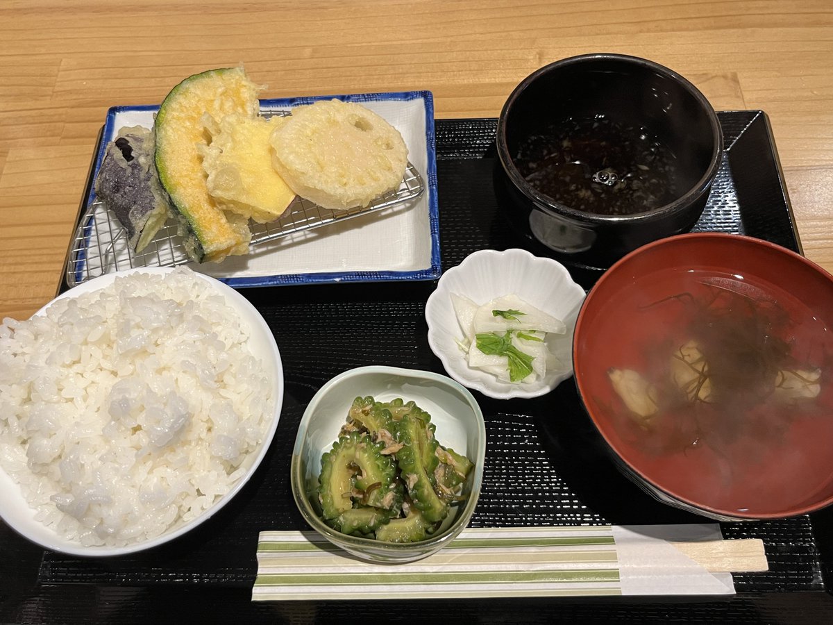 oinagoya's tweet photo. 天ぷらdeワインかとう の天ぷらランチを食べに、名古屋においでよ。
お値打ち価格で楽しめる、揚げたて天ぷらの定食だよ。

熱々こだわり天ぷらを、気軽に味わってね～！ https://t.co/Wn5aT9oeyN