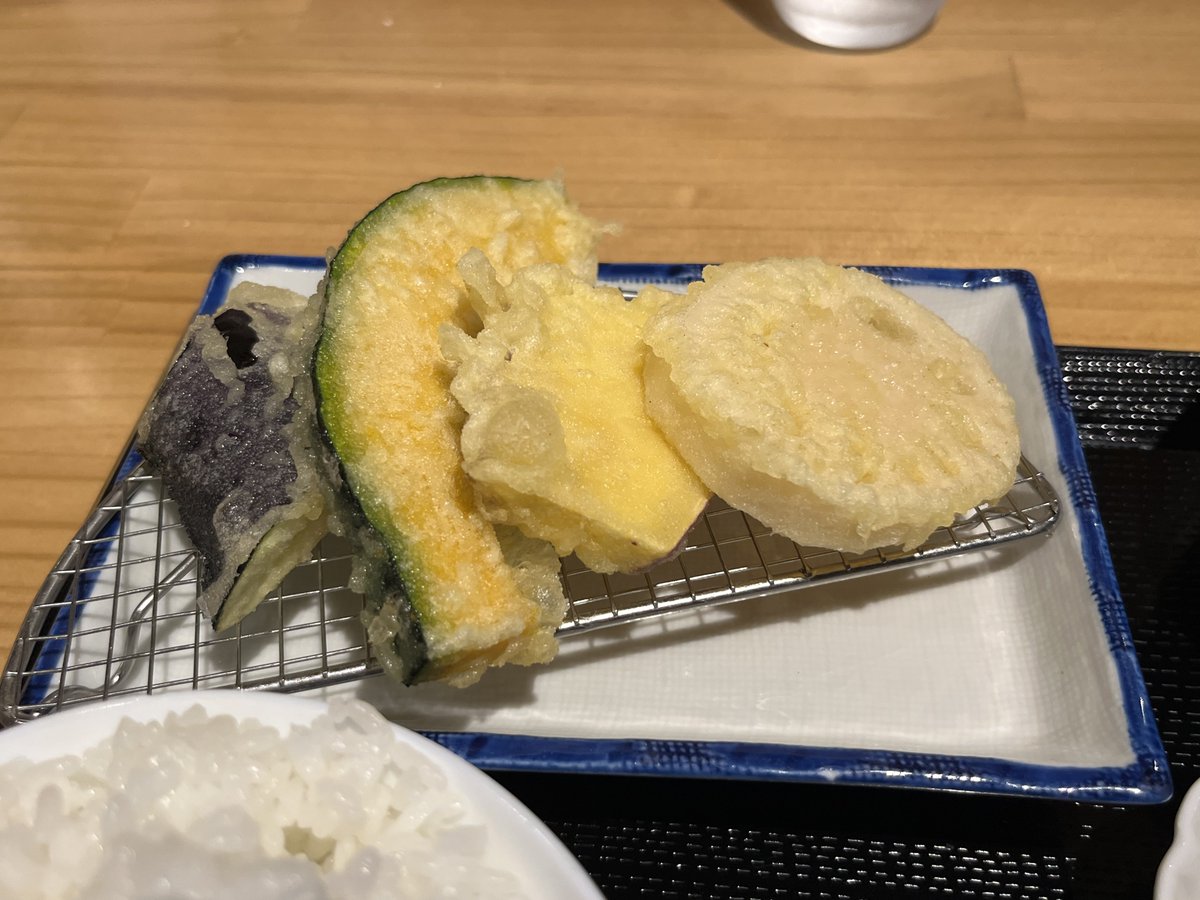 oinagoya's tweet photo. 天ぷらdeワインかとう の天ぷらランチを食べに、名古屋においでよ。
お値打ち価格で楽しめる、揚げたて天ぷらの定食だよ。

熱々こだわり天ぷらを、気軽に味わってね～！ https://t.co/Wn5aT9oeyN