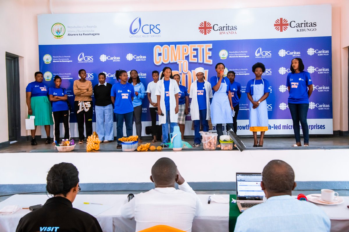 CrsRwanda's tweet photo. Uyu munsi, irushanwa rya #CompeteToGrow riri kubera mu karere ka @RwamaganaDistr. 

Amatsinda y’urubyiruko yo muri aka karere ari kumurika imishinga imbere y’akanama nkemurampaka, ahatanira ibihembo bitandukanye, hagamijwe kuzamura imishinga urwo rubyiruko rukora. https://t.co/0uqFlZKGrE