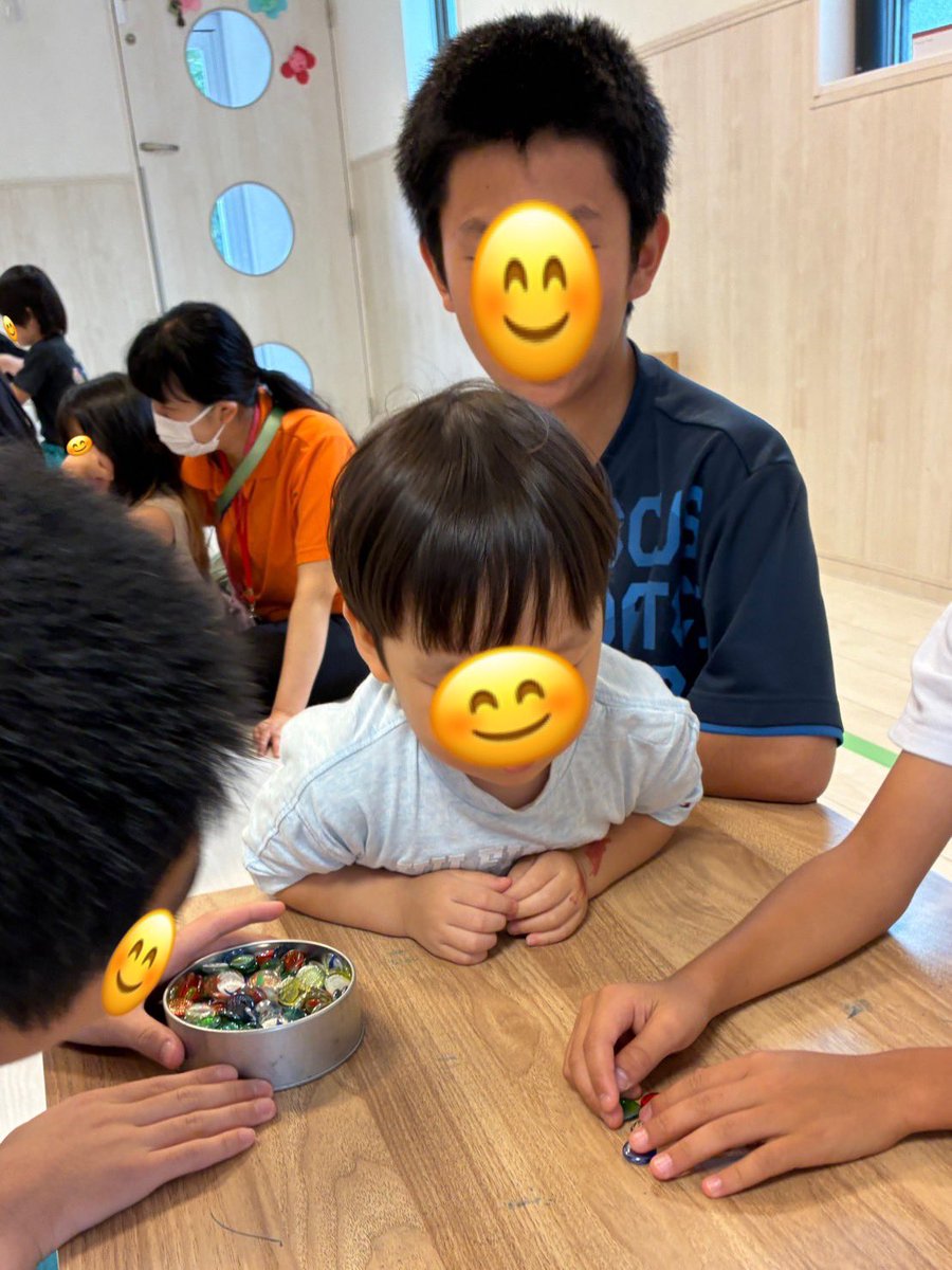 firstdream_00's tweet photo. ⚪️一之江教室⚪️
2026.7.30(木)
『おはじき🪙』
3チームに分かれて、おはじきタワー🗼や的🎯当てなど、1回戦と2回戦の合計点で競いました💪「おはじき」に触れ、指先☝️の微細運動を促しチームワークを学びました✌️

▽ファーストシーンドリームの詳細はこちら！
https://t.co/bcg5ZV0n7J

#放デイ #文化 https://t.co/13N3CdeaSI