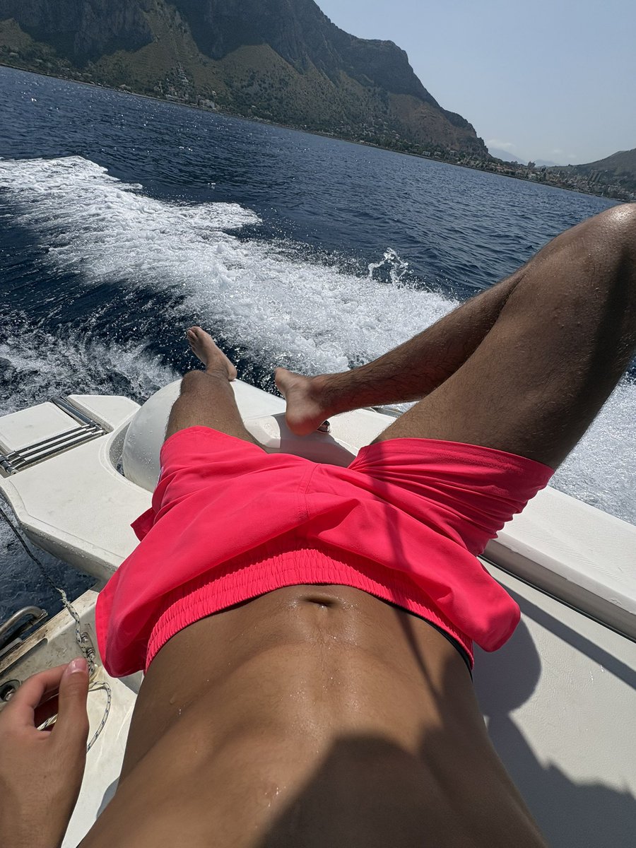 master_of_italy's tweet photo. 🦶🏻or 🌊?
#moneyslave #master #money #feetfetısh #feet https://t.co/h8xARE9FnW
