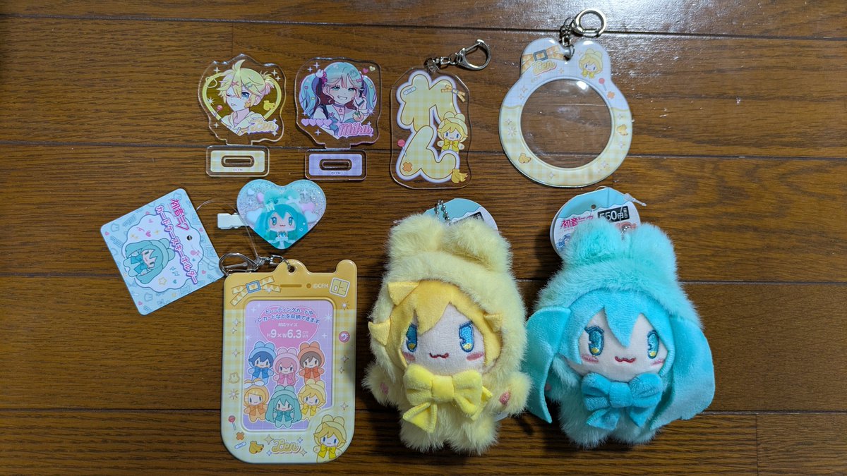 by4z59's tweet photo. 100均コラボ！
半日かけて5店舗回ってなんとかぬいをゲット⸜(*˙꒳˙*)⸝
エレベーターで僕のリュックのレンくんをマジミラ先行販売って気付いたお姉さん、肩に乗ってる子可愛いねって言ってくれたキャンドゥ店員さん、どちらも嬉しかった！！ https://t.co/WGevfSHWvM