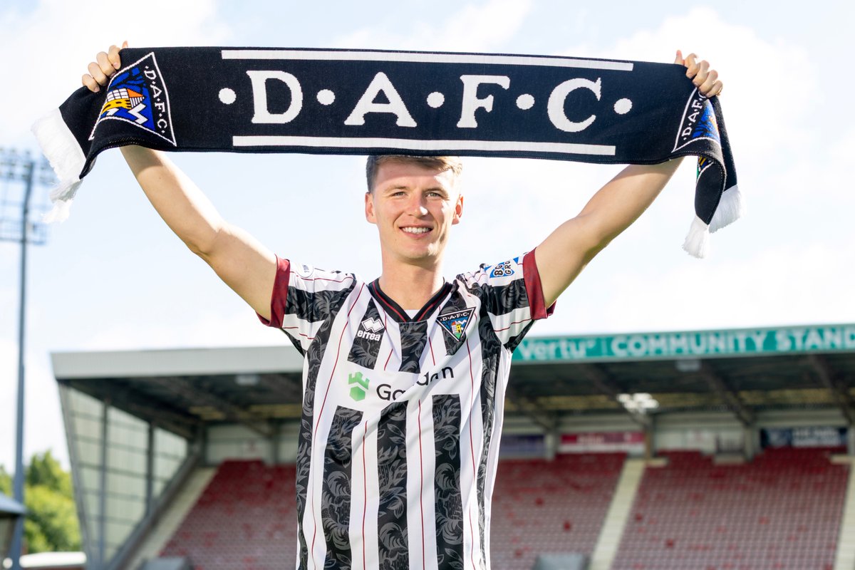 officialdafc's tweet photo. #DAFC are delighted to announce the signing of defender Aaron Donnelly on a season long loan from @DundeeFC 🤝

➡️ https://t.co/vkeDB0Tf4j https://t.co/4oe1Mm9zxa