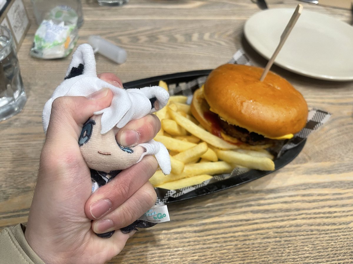 Aidanskr03's tweet photo. Fox burger
#すこん部 https://t.co/l9C3hUqCZW
