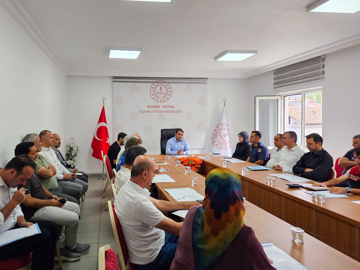 yahyali_mem's tweet photo. Kaymakamımız Sayın İbrahim GÜLTEKİN'in başkanlığında, paydaş kurumların ilçe başkanlarının ve temsilcilerinin katılımıyla Müdürlüğümüz toplantı salonunda "İlçe Hayat Boyu Öğrenme Komisyonu" toplantısı yapıldı.
Yapılan toplantıda koordinasyon ve planlama çalışmaları ele alındı.

@tcyahyali
@kayserimem
@kayserivaliligi
@tcmeb