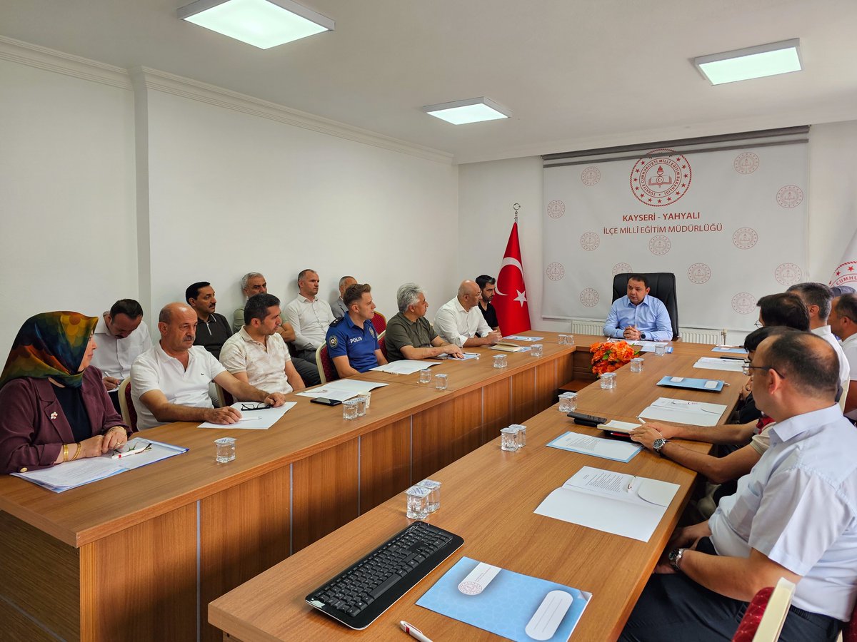 yahyali_mem's tweet photo. Kaymakamımız Sayın İbrahim GÜLTEKİN'in başkanlığında, paydaş kurumların ilçe başkanlarının ve temsilcilerinin katılımıyla Müdürlüğümüz toplantı salonunda "İlçe Hayat Boyu Öğrenme Komisyonu" toplantısı yapıldı.
Yapılan toplantıda koordinasyon ve planlama çalışmaları ele alındı.

@tcyahyali
@kayserimem
@kayserivaliligi
@tcmeb
