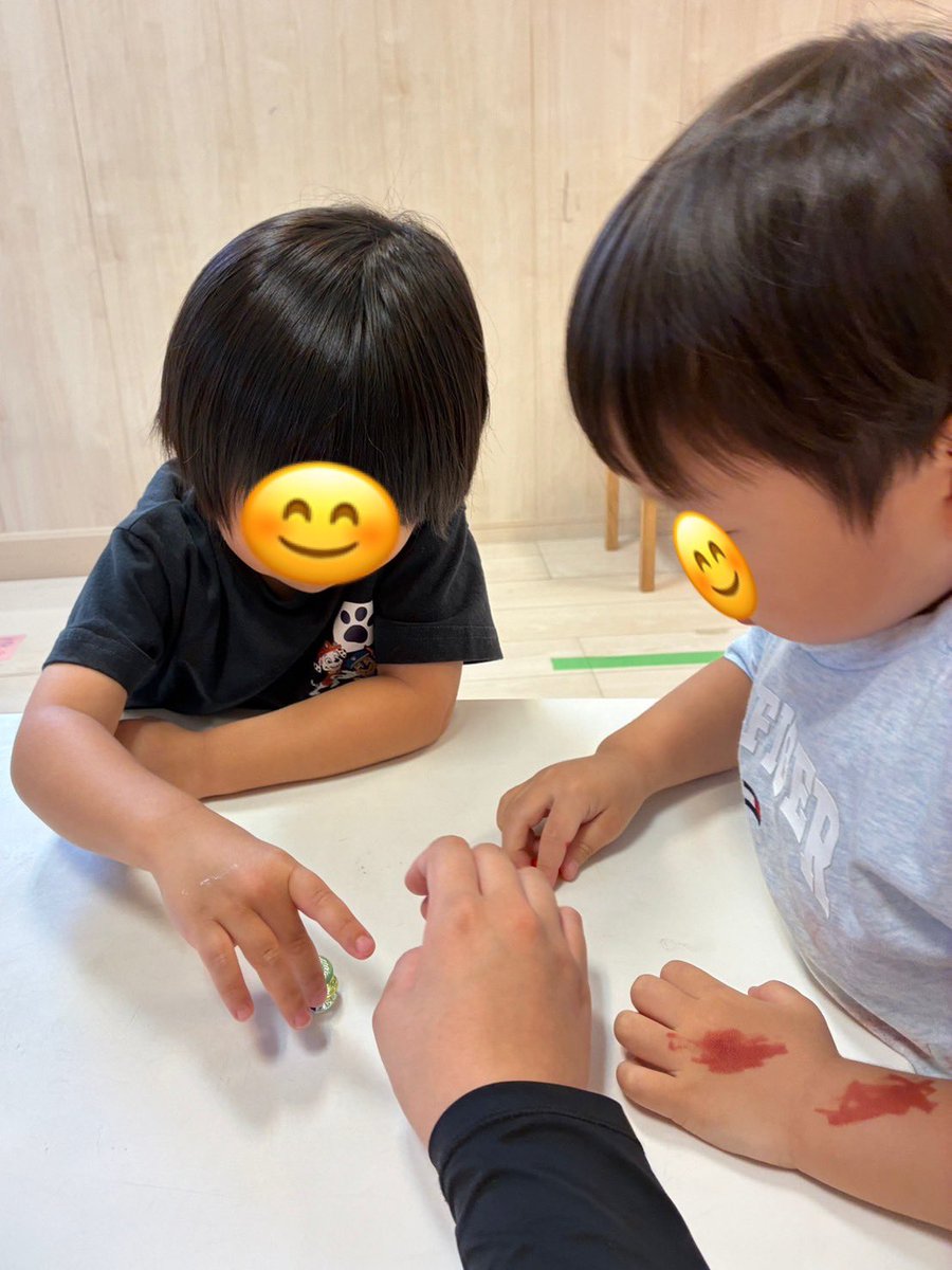 firstdream_00's tweet photo. 🔵一之江ジュニア🔴
2026.7.30(木)
『おはじき🪙』
お友達と一緒に、おはじきタワー🗼や的🎯当てなどに挑戦💪✨
「おはじき」に触れて、指先☝️の微細運動を促しながら、協力することも学びました🤝

▽ファーストシーンドリームの詳細はこちら！
https://t.co/bcg5ZV0n7J

#児発 #文化的活動 https://t.co/147bl3bWAQ