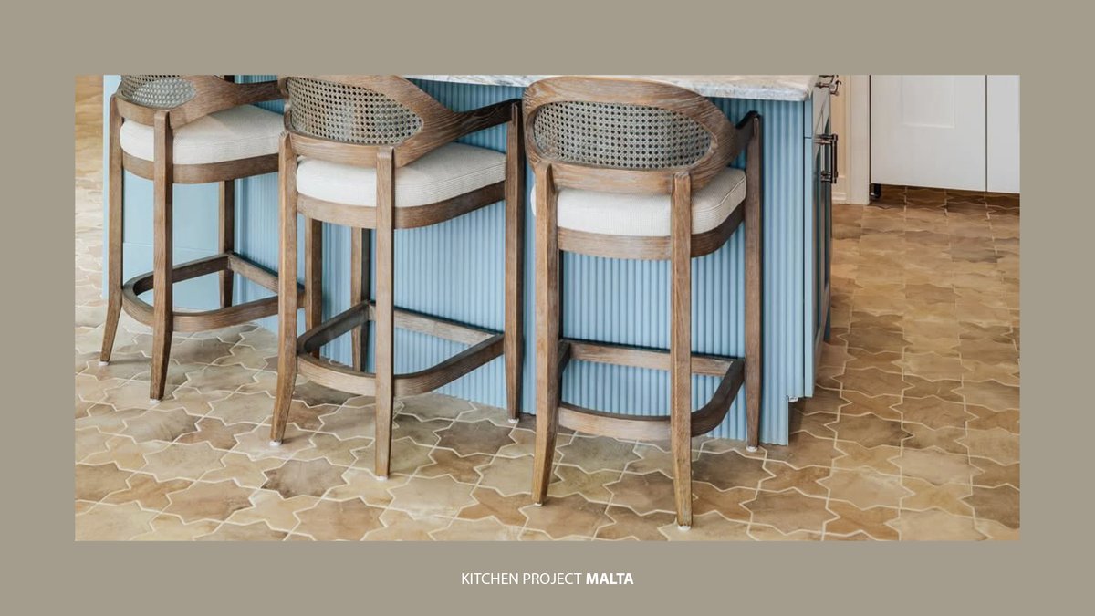 NatucerOnda's tweet photo. Este proyecto de cocina revela el pavimento como protagonista: la serie Malta en color Cotto combina las formas Star y Cross, con diseño de la interiorista Jessica Curry. Acabado destonificado y bordes irregulares para un resultado artesanal y rústico. https://t.co/RpaTZZwvlM