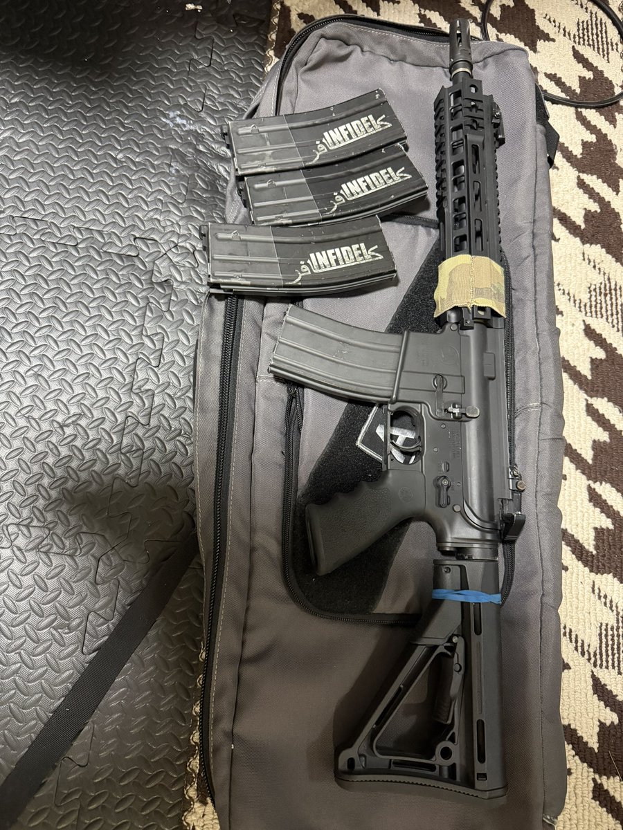 tizuru5o's tweet photo. MWS売ります

50k

外装カスタム、中はリコイルアップ
マガジン4本　実グリップ　なんか高いハンドガード、ストック

ガンケースおまけ

作動良し　サバゲー使用数回だけ

#ミリタリー物販 https://t.co/fHNREbjThr