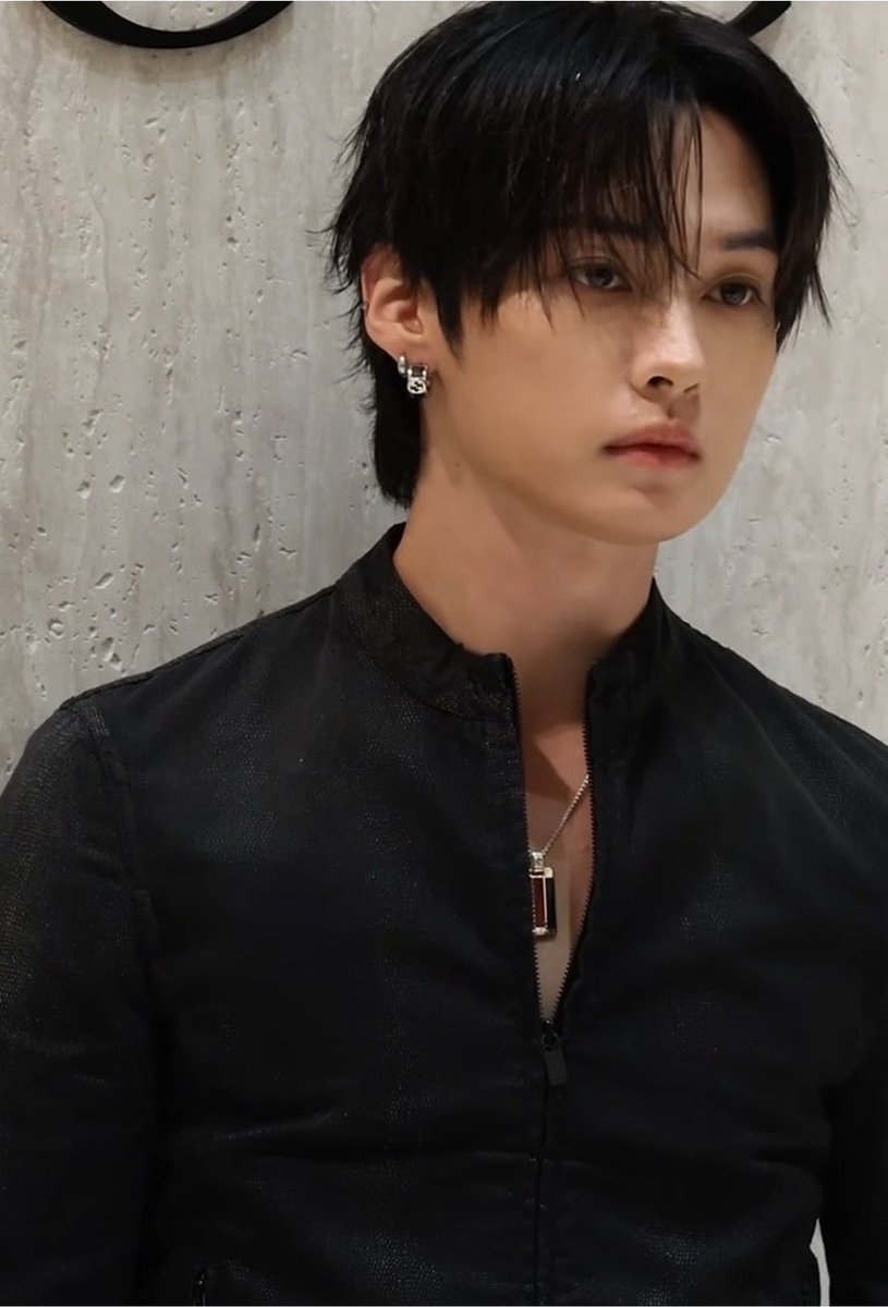 _shastunishka_'s tweet photo. pretty boy                             his hot boyfriend https://t.co/SguELv4kT8