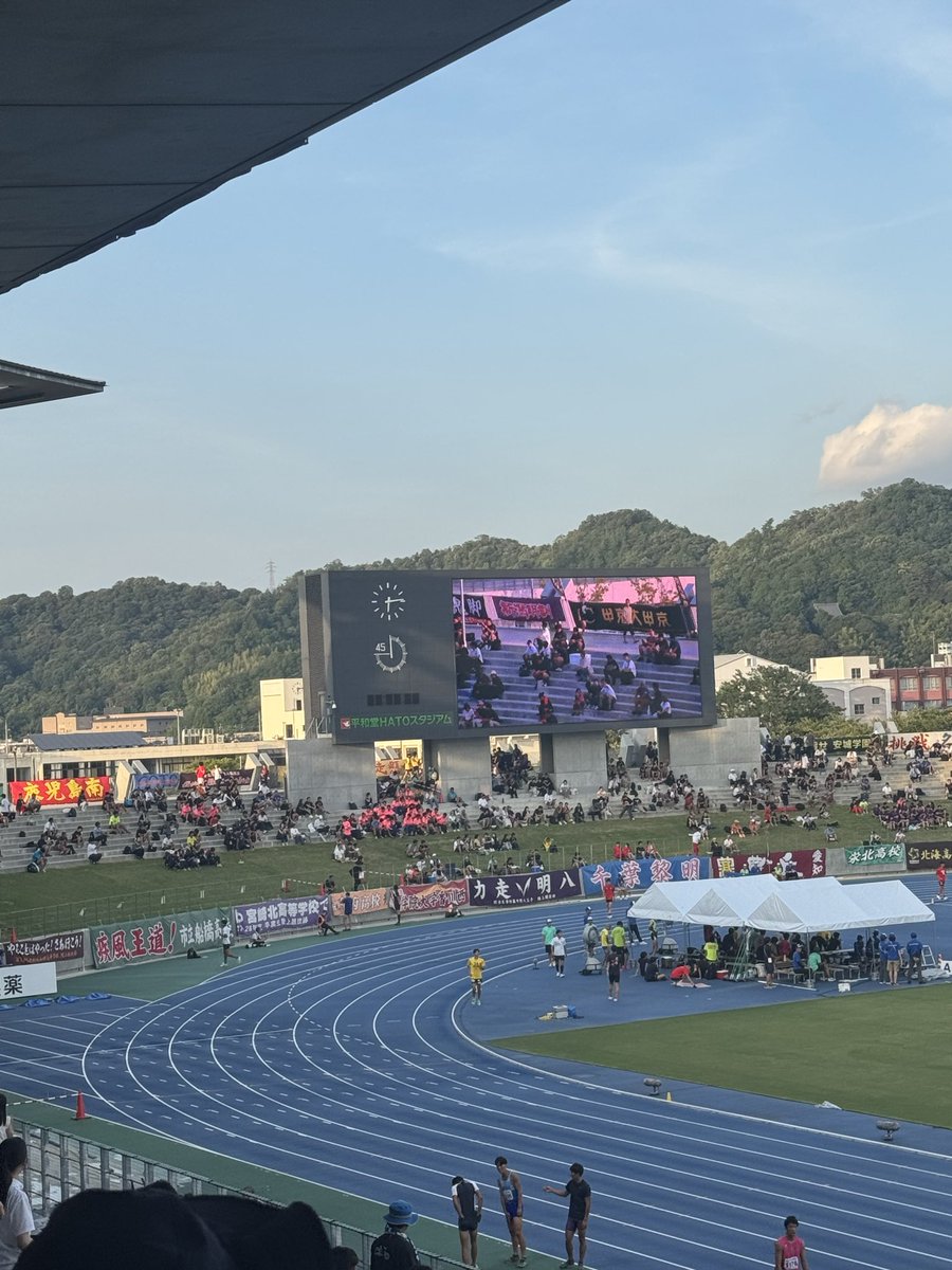 pico7212's tweet photo. 7年ぶりにインハイ現地観戦
娘も陸上引退しているのに在来線片道1時間強で行ける距離なので仕事休みを取って来てしまいました😅
夕方からの競技開始は選手はもちろんのこと観戦する方も快適で良いですね https://t.co/sJYE3DrjlP