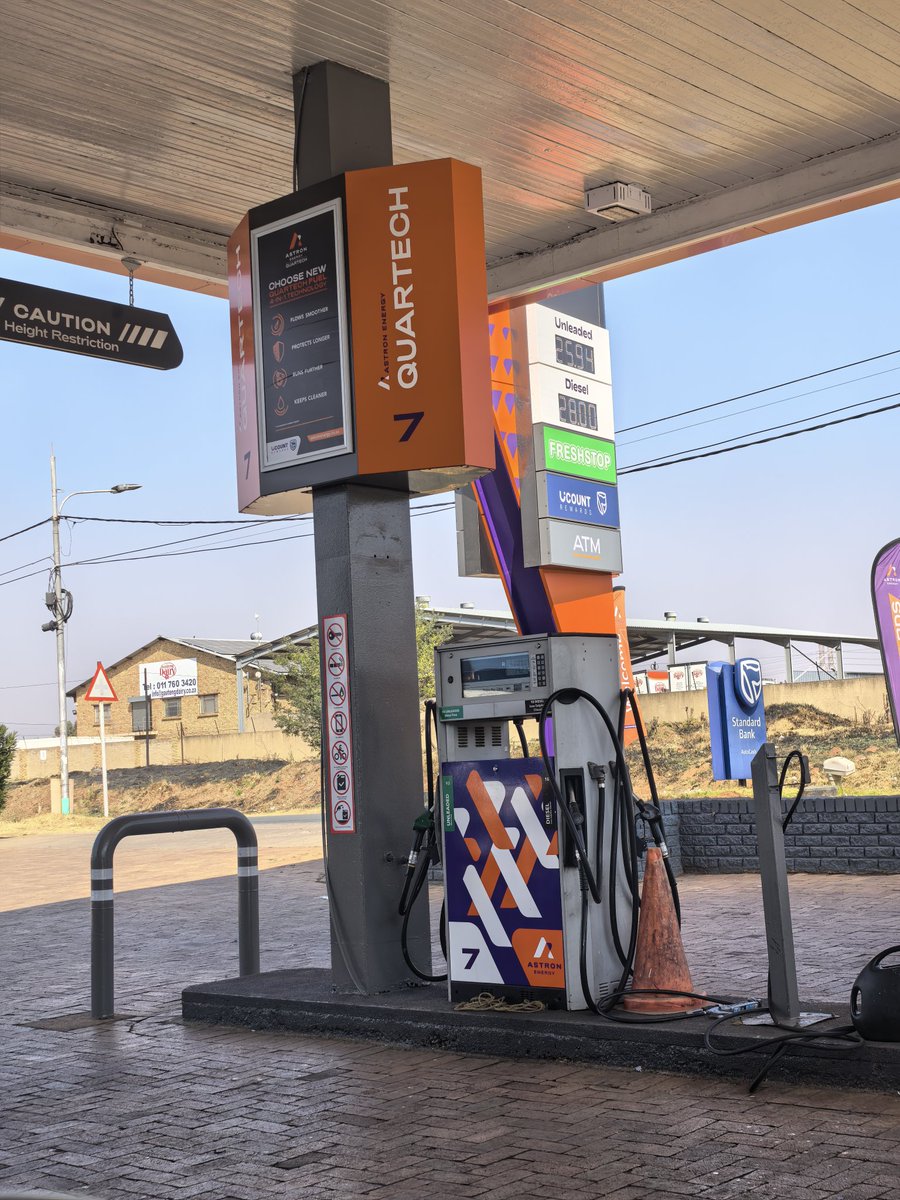 Dudu84hlengi's tweet photo. One of my other ways of earning @StandardBankZA #UCount Reward points is by filling up @AstronEnergySA 
#UCount
#SBLove💙 https://t.co/exBYomeyYB