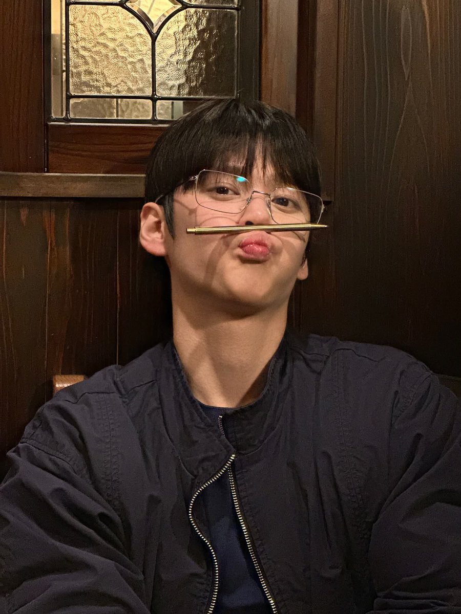meowseoki's tweet photo. 안경콤 https://t.co/e9KQgmJ2Fm