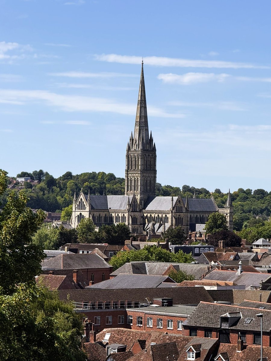 FocusCS_UK's tweet photo. When you're on a site visit, it's always worth taking a moment to appreciate the landmarks nearby.

Our surveyor, Iana, recently captured these fantastic views while visiting a nearby project in Salisbury.

#BuildingSurveying #SiteVisit #Salisbury #Architecture #HistoricBuildings https://t.co/3JMSBlPSxa