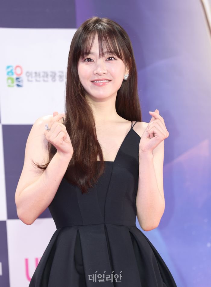parkiminji's tweet photo. 5th Blue Dragon Series Awards Red Carpet and Main Ceremony Live Broadcast 

Red Carpet: 6.30PM (KST)
Main Ceremony: 8.30PM (KST) 

🔴Chzzk: https://t.co/UVTF9BNvjQ
🔴YouTube: https://t.co/Oi1cb0uTAj

#박보영 #ParkBoYoung https://t.co/tOU4AsxlwD