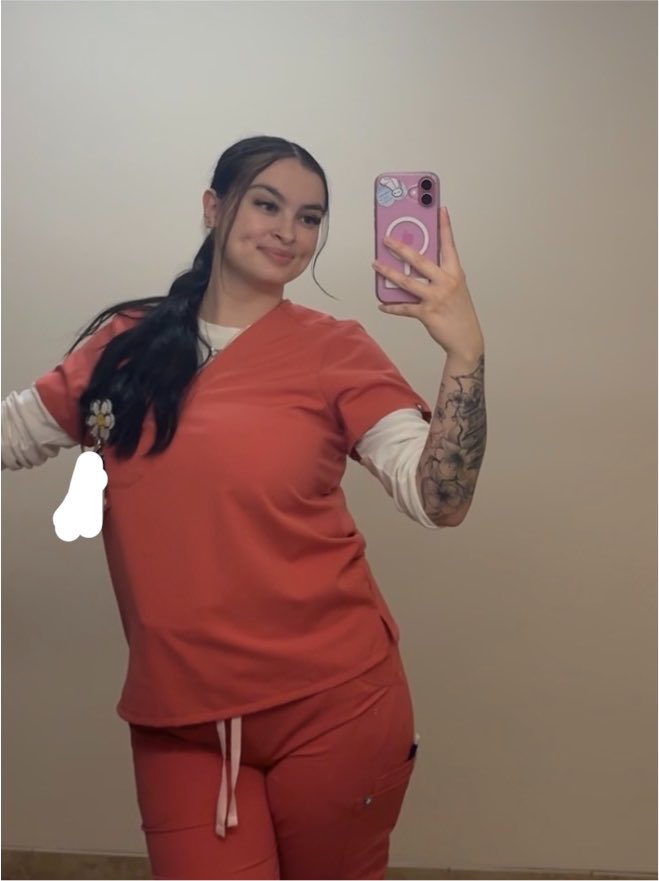 Trinityy6_'s tweet photo. #healthcarebaddie 💋 https://t.co/QzpSaazZ5k