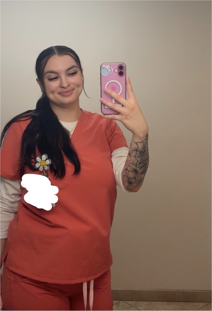 Trinityy6_'s tweet photo. #healthcarebaddie 💋 https://t.co/QzpSaazZ5k