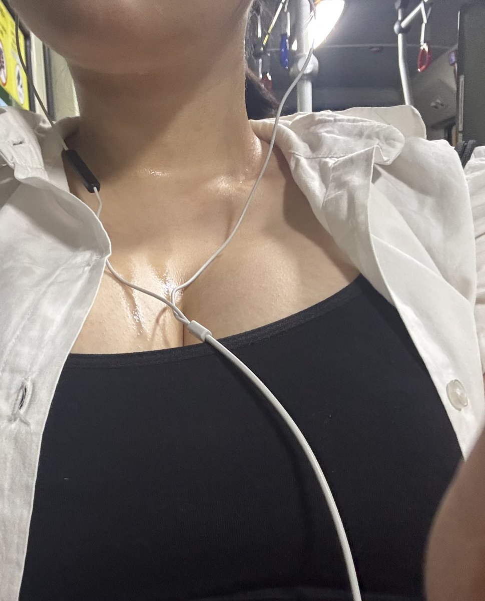 PenelopeS3241's tweet photo. 안졸려 •3• https://t.co/ZKR5fHBbTt