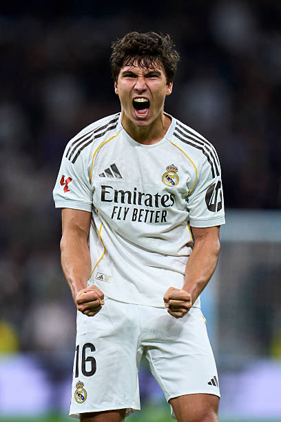 RM4Arab's tweet photo. 🚨🚨عاجل🚨🚨

توصل ريال مدريد إلى اتفاق مع فولهام لبيع غونزالو.

الصفقة تبلغ قيمتها نحو 70 مليون يورو.

ريال مدريد يسحتفظ بحق إعادة شراء اللاعب مستقبلًا. 👋

[كوبي] https://t.co/nXRYKdoqP9