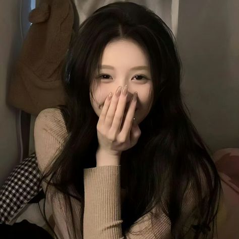 forero_her's tweet photo. That moment when a shy smile sneaks out and you can't help but giggle
GQoS https://t.co/pKICwY8ItM